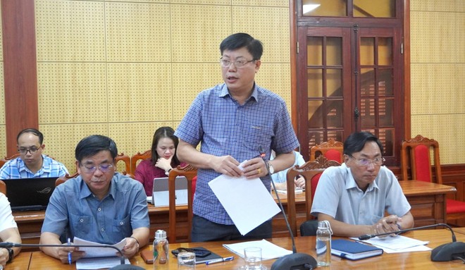 Ông Đặng Đông Hà, Phó giám đốc Sở Văn hóa Thể thao và Du lịch tỉnh Quảng Trị báo cáo các nội dung liên quan. Ảnh: Tiến Nhất