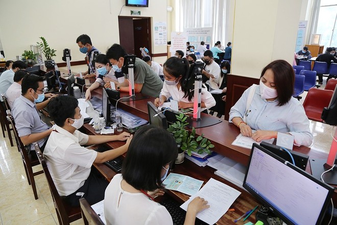Nghị quyết yêu cầu các bộ, cơ quan ngang bộ thực hiện sắp xếp tổ chức bộ máy bên trong đồng bộ với phân cấp, phân quyền (hoàn thành trong tháng 10/2026).