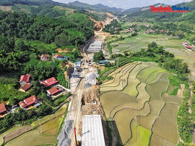 Công trình đường bộ cao tốc Đồng Đăng - Trà Lĩnh. Ảnh: Đức Thanh