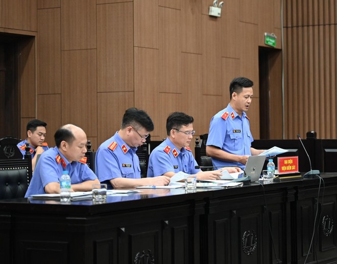 Đại diện Viện Kiểm sát giữ quyền công tố và kiểm sát xét xử tại phiên tòa sơ thẩm. 
