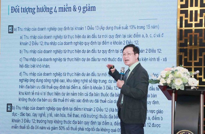 PGS.TS Nguyễn Hồng Thắng, Trưởng Bộ môn Tài chính công, Trường Đại học Kinh tế TP.HCM phân tích về các chính sách thuế mới. Ảnh: TT