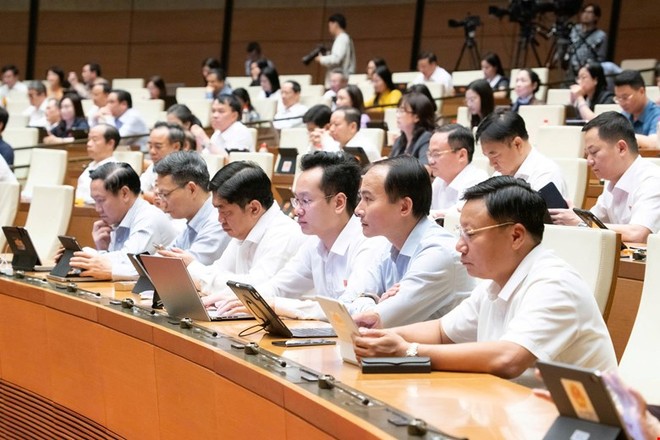 Một phiên họp toàn thể của Quốc hội tại Kỳ họp không thường lệ.
