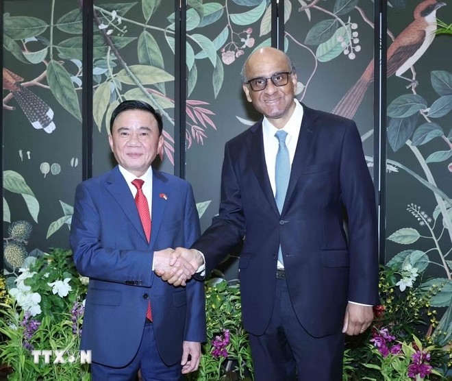 Thường trực Ban Bí thư Trần Cẩm Tú hội kiến Tổng thống Singapore Tharman Shanmugaratnam. Ảnh: TTXVN
