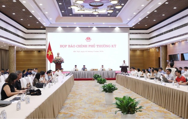 Bộ trưởng, Chủ nhiệm Văn phòng Chính phủ Đặng Xuân Phong, Người phát ngôn của Chính phủ, chủ trì họp báo Chính phủ thường kỳ tháng 8/2026. Ảnh: Đức Minh.