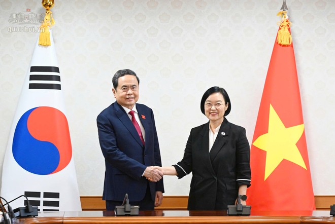 Chủ tịch Quốc hội Trần Thanh Mẫn và Thủ tướng Hàn Quốc Han Seong Sook.