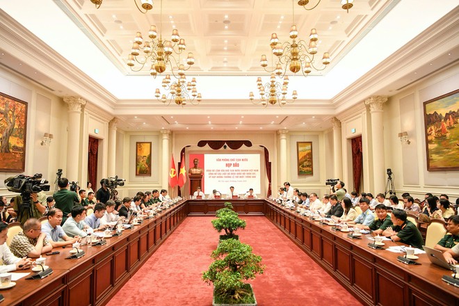 Toàn cảnh cuộc họp báo .