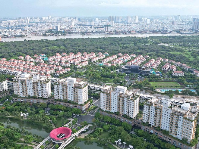 Lãi suất vay tăng khiến người mua nhà và nhà đầu tư thận trọng hơn khi sử dụng đòn bẩy tài chính (Ảnh: Lê Toàn)