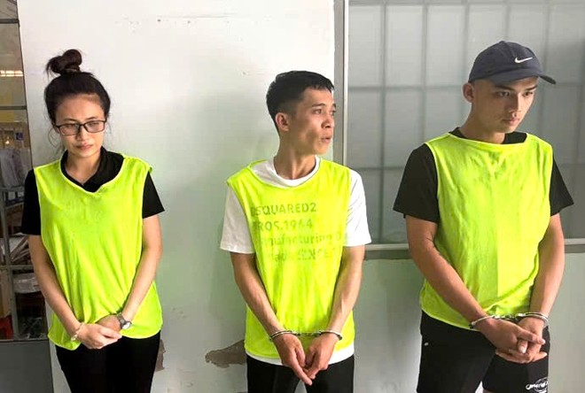 Các đối tượng sử dụng ứng dụng ngân hàng giả để lừa đảo