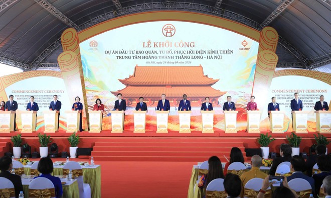 Tổng Bí thư, Chủ tịch nước Tô Lâm và các đồng chí lãnh đạo thực hiện nghi thức khởi công Dự án.