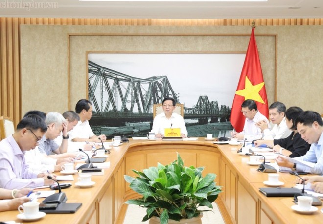 Phó Thủ tướng Hồ Quốc Dũng chủ trì cuộc họp với các bộ, cơ quan liên quan về hoàn thiện hồ sơ Dự án Luật Đất đai sửa đổi - Ảnh: chinhphu.vn