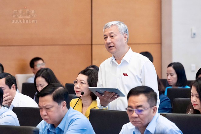 Đại biểu Trần Văn Lâm (Bắc Ninh) phát biểu tại Hội nghị. Ảnh: Q.H 