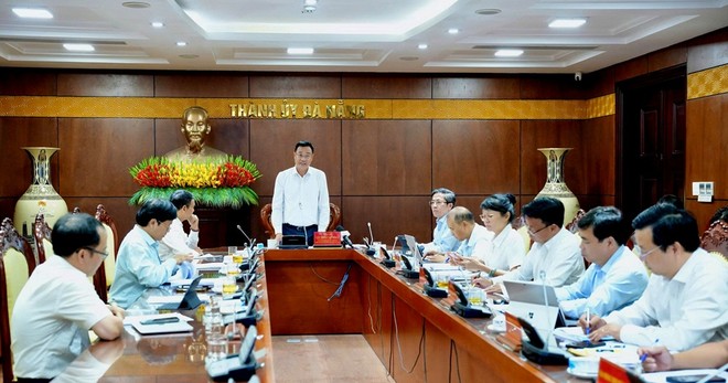 Bí thư Thành uỷ Đà Nẵng, ông Lê Ngọc Quang chủ trì làm việc về tình hình triển khai các dự án trọng điểm.