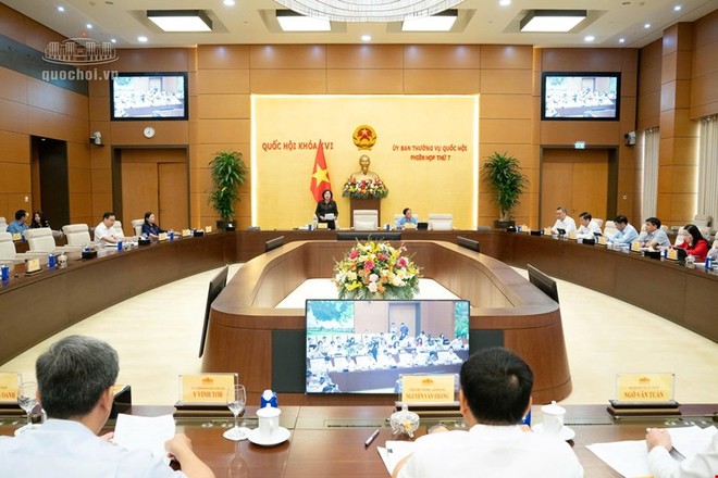 Phó chủ tịch Quốc hội Nguyễn Thị Hồng điều hành phiên thảo luận - Ảnh: QH. 