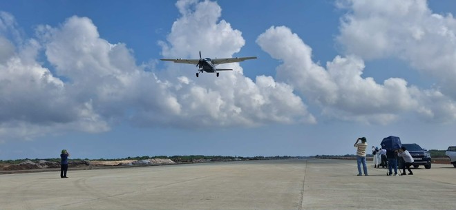 Chuyến bay kỹ thuật kiểm tra rà soát an toàn tĩnh không và chướng ngại vật tại đường cất hạ cánh Cảng Hàng không Quảng Trị.