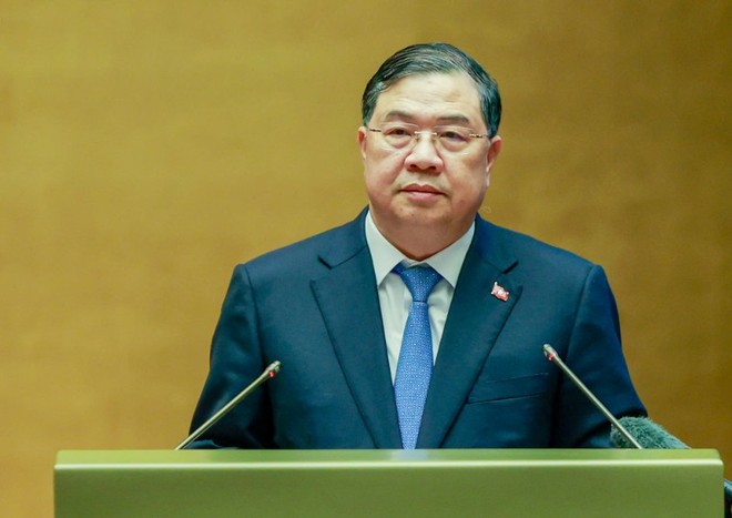 Ủy viên Bộ Chính trị, Phó Thủ tướng Thường trực Chính phủ Phạm Gia Túc trình bày chuyên đề về tình hình phát triển kinh tế-xã hội, thực hiện ngân sách nhà nước năm 2026; dự kiến kế hoạch phát triển kinh tế-xã hội, dự toán ngân sách nhà nước năm 2027. Ảnh: Đức Thanh.