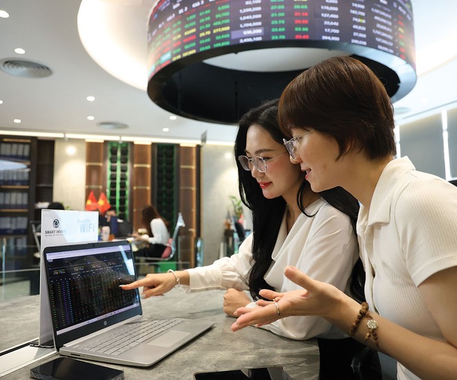 Dòng tiền tập trung vào doanh nghiệp có lợi nhuận tăng trưởng tích cực và câu chuyện riêng