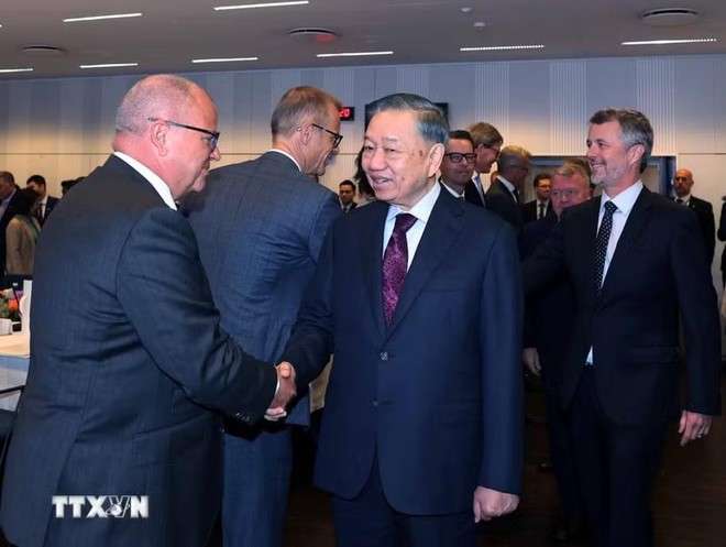 Tổng Bí thư, Chủ tịch nước Tô Lâm và Nhà Vua Đan Mạch Frederik X dự cuộc gặp gỡ lãnh đạo một số doanh nghiệp tiêu biểu của Đan Mạch. (Ảnh: Thống Nhất/TTXVN)