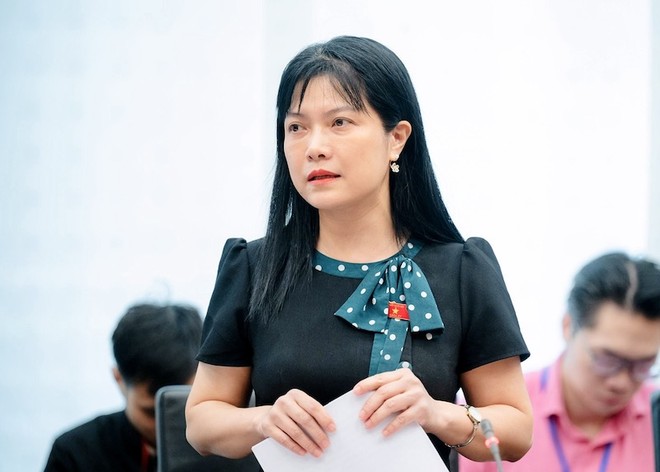Đại biểu Tạ Thị Yên phát biểu tại tổ.