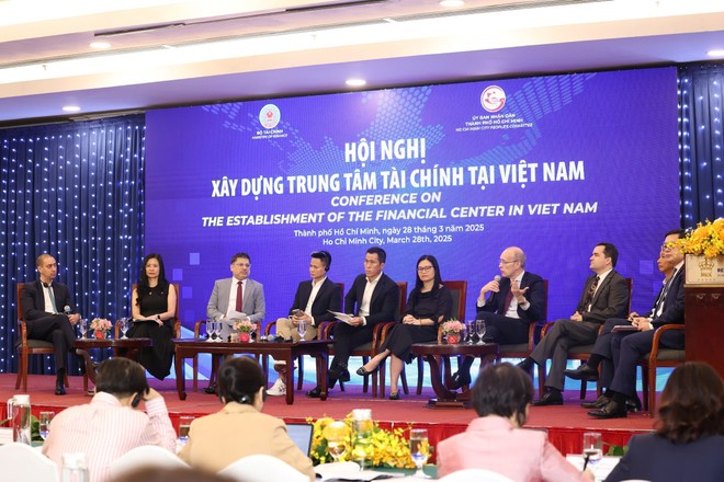 Các chuyên gia trao đổi tại Hội nghị. Ảnh: Lê Toàn