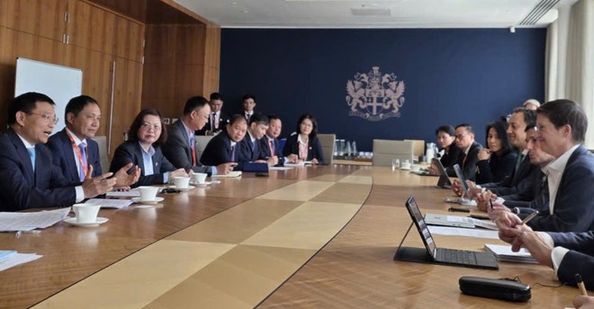 Bộ trưởng Bộ Tài chính làm việc với lãnh đạo Sở GDCK London và FTSE Russell