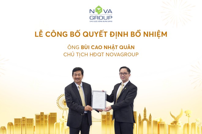 Ông Bùi Thành Nhơn – Chủ tịch HĐQT Nova Holding, Nhà sáng lập NovaGroup, Novaland Group trao quyết định bổ nhiệm vị trí Chủ tịch HĐQT NovaGroup cho ông Bùi Cao Nhật Quân.