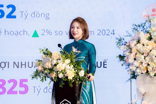 Bà Hàn Thị Khánh Vinh - Thành viên Hội đồng quản trị, Tổng giám đốc Vinapharm chia sẻ những thành tựu đạt được trong năm 2025 và giai đoạn 2021 - 2025