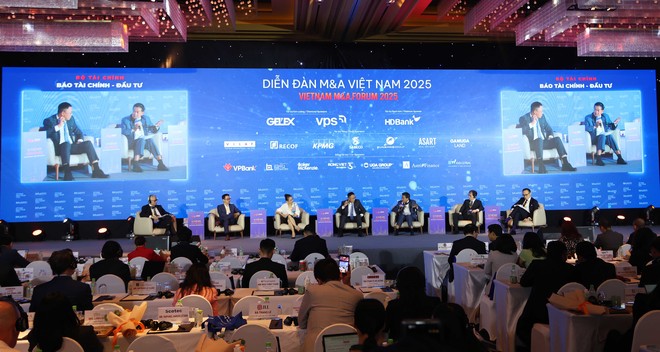 Toàn cảnh phiên thảo luận đầu tiên tại Diễn đàn M&A 2025 (Ảnh: Lê Toàn) 