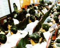 ‘‘Nghệ thuật’’ mua rẻ cổ phiếu