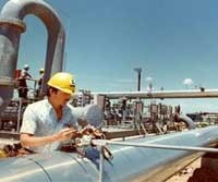 Tại một kho dự trữ dầu ở bang Texas, Mỹ. Ảnh Reuters. 