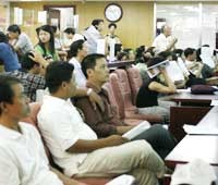 Ở Việt Nam, Warren Buffett  cũng phải lướt sóng?