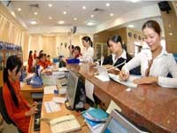 Ngành ngân hàng đang khủng hoảng nhân lực cao. Trong khi cơ chế đãi ngộ của khu vực Nhà nước kém, sức hút của các ngân hàng cổ phần và nước ngoài rất khó cưỡng. Tuy nhiên, câu chuyện chảy máu chất