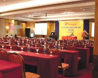 Sau khi công bố kết quả kiểm phiếu bầu TGĐ Công ty, hầu hết cổ đông nhỏ đã thất vọng bỏ về.