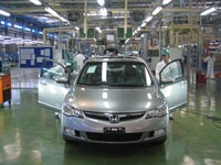 Lắp ráp ô tô tại Công ty Honda Việt Nam.