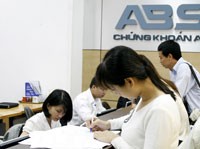 Trong thời điểm này, NĐT không quyết định "đãi cát tìm vàng" thì e rằng chẳng có cơ hội mua rẻ hơn