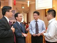 Các diễn giả và người tham dự hội thảo bàn luận về quản lý chuỗi cung ứng tại TPHCM ngày 20/10.