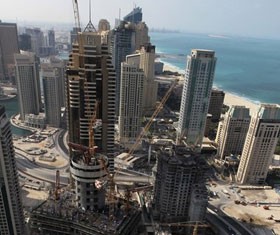 Hoạt động xây dựng tại Dubai Marina, Dubai, Tiểu vương quốc Arab thống nhất (UAE) - Ảnh: Getty Images.