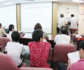 Thị trường Việt Nam cũng cần có những hỗ trợ tốt hơn cho nhà đầu tư trong việc tiếp nhận và xử lý thông tin.