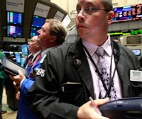 Giới đầu tư không khỏi lo lắng về độ bền lâu của sự phục hồi - Ảnh: Reuters