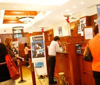 Các ngân hàng ngoại đang dần lấn sân sang lĩnh vực dịch vụ ngân hàng bán lẻ - Ảnh minh họa: Đức Thanh