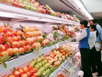 Ngành bán lẻ có thẻ chịu rủi ro cao khi lãi suất tăng - Ảnh: Hoài Nam