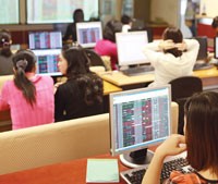 DN niêm yết trên TTCK, thuận lợi và trăn trở