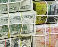 Tăng dự trữ bắt buộc ngoại tệ: Mũi tên trúng nhiều đích