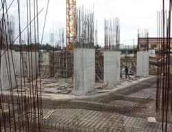 Khát vốn nên dự kiến từ nay đến hết năm 2011 sẽ có nhiều dự án BĐS phải đình, giãn, hoãn tiến độ thi công
