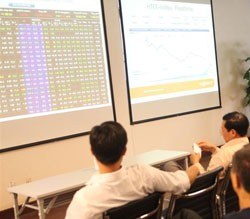 Nếu đặt nhà đầu tư là chủ thể trung tâm trên TTCK thì muốn phát triển, trước hết, cần lắng nghe nhà đầu tư nói - Ảnh: Hoài Nam