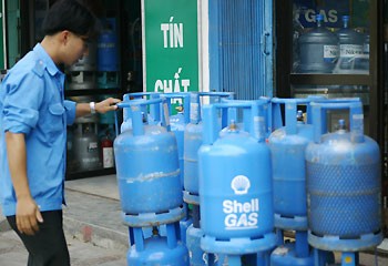 Sell gas bgiảm giá đầu tiên. Hiện các hãng gas khác  đã đồng loạt giảm 5.000 đồng/bình 12kg.