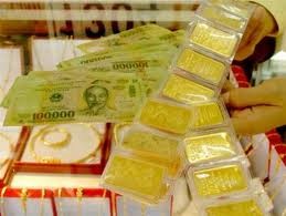 Vàng lình xình quanh mức 44 triệu đồng/lượng