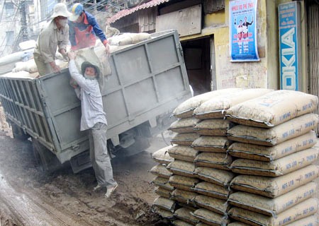 Đầu ra khó khăn khiến nhiều DN ngành xi măng lỗ nặng