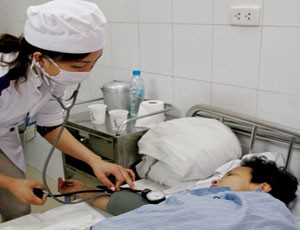 “Mua bảo hiểm rồi hẵng đưa con đi cắt amidan”