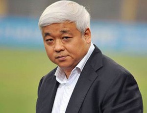 Ông Kiên không thực sự đứng tên điều hành doanh nghiệp nào. Tuy nhiên, vị tỷ phú đầu bạc này được cho là đang nắm nhiều cổ phiếu ngân hàng