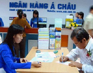 Hàng loạt nhân viên thử việc ACB không được ký hợp đồng chính thức